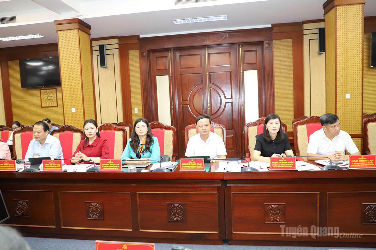 Các đồng chí Ủy viên Ban Thường vụ Tỉnh ủy dự hội nghị.