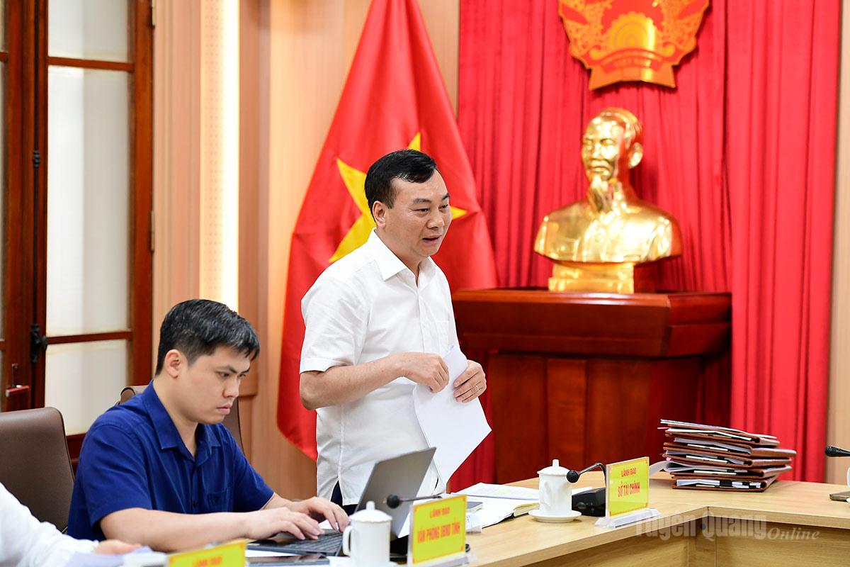 Lãnh đạo Sở Tài chính làm rõ một số đề xuất tại cuộc họp.