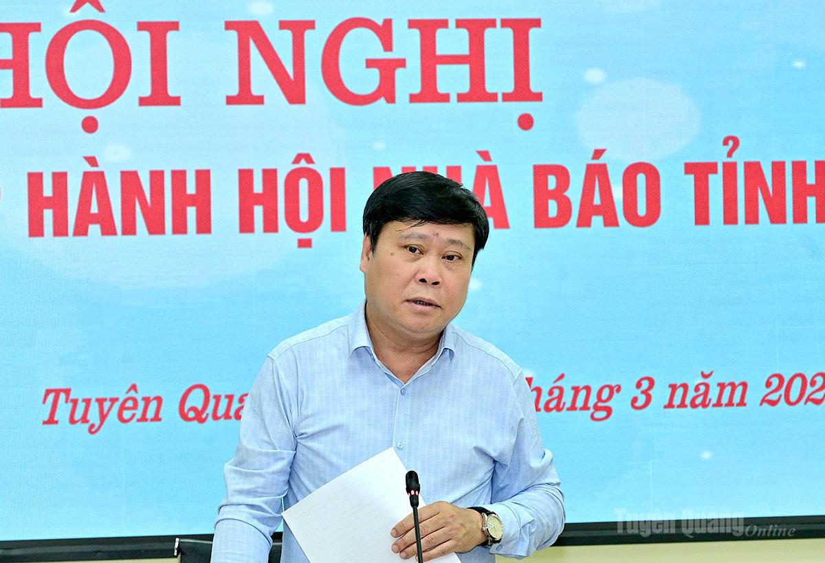 Chủ tịch Hội Nhà báo tỉnh Mai Đức Thông phát biểu chỉ đạo hội nghị.