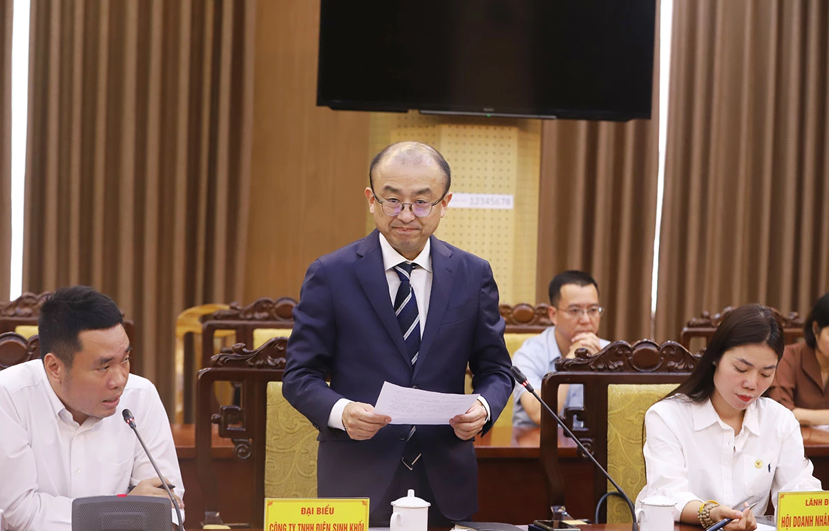 Đại diện Công ty Erex Tuyên Quang nêu ý kiến tại hội nghị